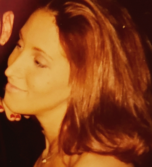 Meet your Posher, Ellen. https://www.instagram.com/ellensjewelrytreasurechest?ig - Picture 4 of 16